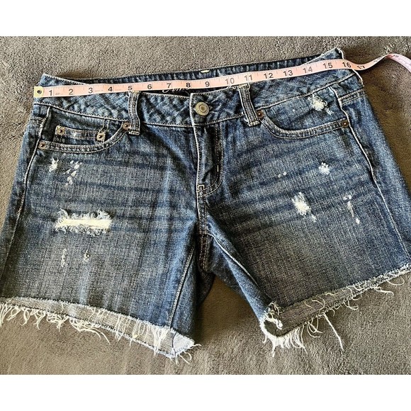American Eagle Women’s Jean Shorts Size 4 Lightly Worn - Picture 3 of 5
